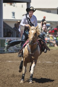 spray-rodeo-queen-bella-yanez-4644_27464152705_o